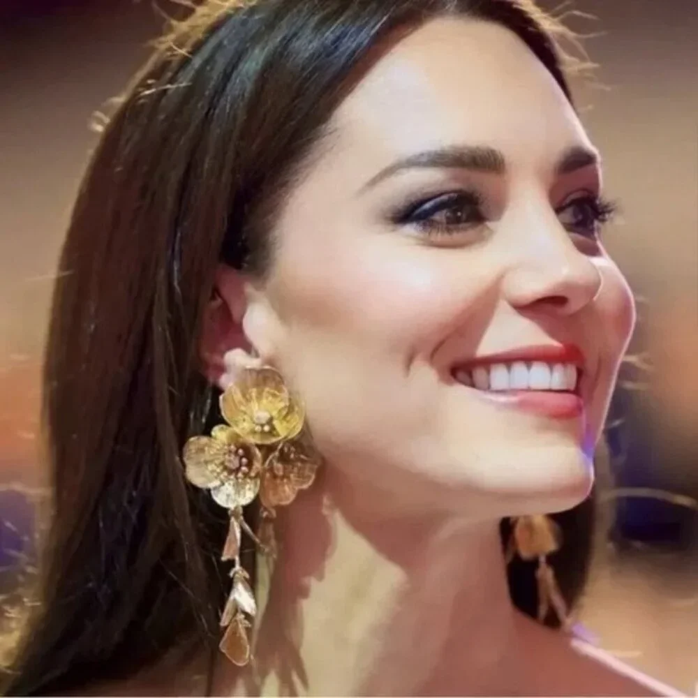 ✨ Zara Kate Middleton statement cascading floral earrings ✨ with GIFT BOX ✨💕💕 - Picture 7 of 11